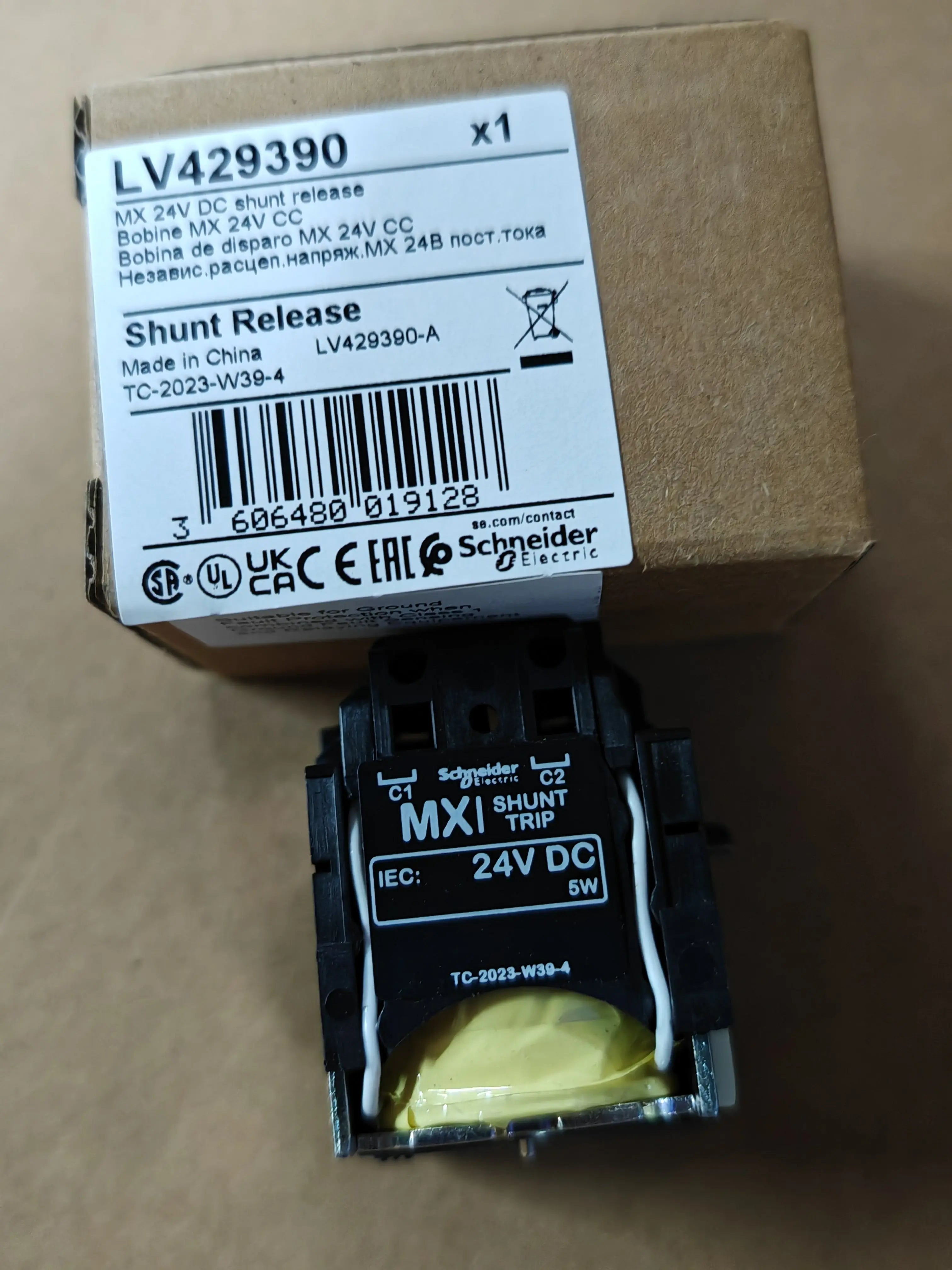 LV429387 Brand New Original NSX Plastic Case Shunt Tripper LV429390 LV429388 DC24 AC220 Shunt Trip